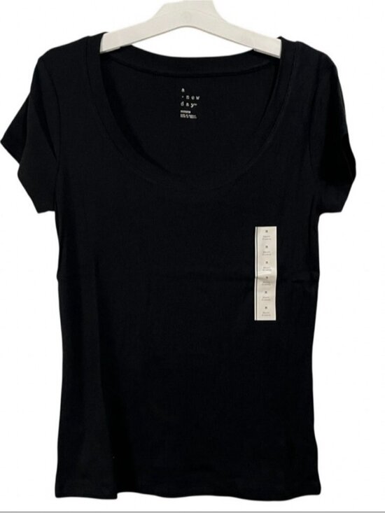Tops - Black Scoop Neck Short Sleeve Tee